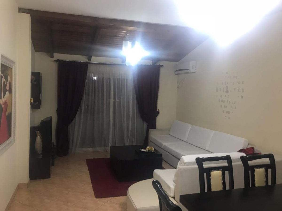 Lovely 2 Bedroom Apartment Tirana Exterior foto