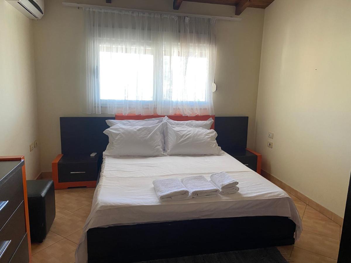 Lovely 2 Bedroom Apartment Tirana Exterior foto